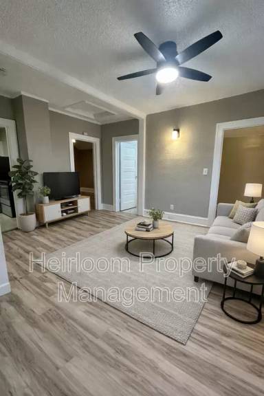 Main picture of 906 N 6th Ave E