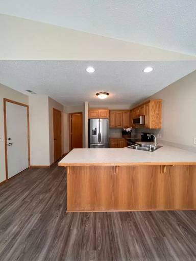 Main picture of 938 E 6th St