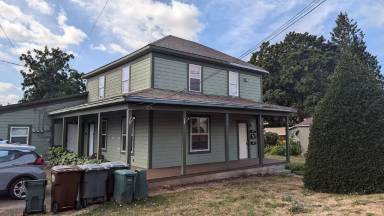 Main picture of 374 SE Walnut St
