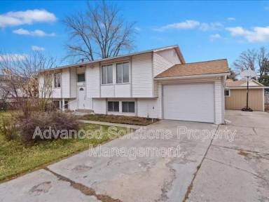 Main picture of 827 E Chariot Dr