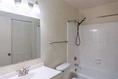 Main picture of 733 Pointe Ct
