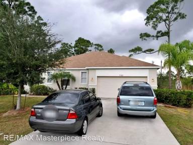 Main picture of 722 NW Fairhaven Dr