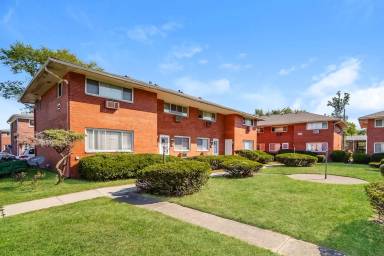 Main picture of 5840 N Meadows Blvd