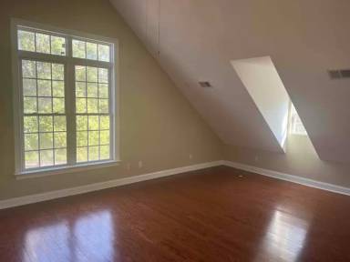 Main picture of 5415 Speir St