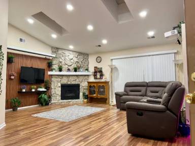Main picture of 1510 Commodore Ln