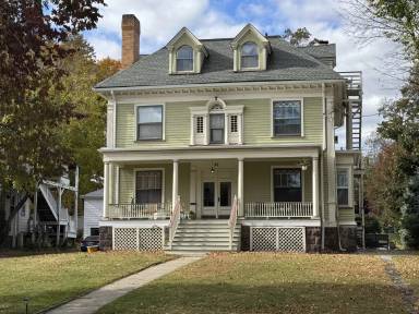 Main picture of 96 Elm St