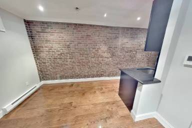 Main picture of 121 E 102nd St