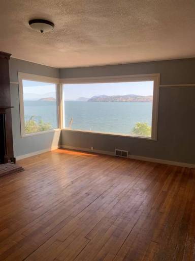 Main picture of 1715 Lakeshore Dr