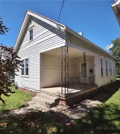 Main picture of 117 E Streicher St