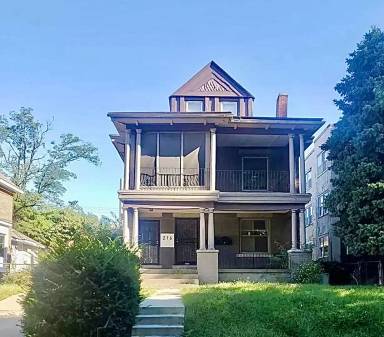 Main picture of 216 W 34th St