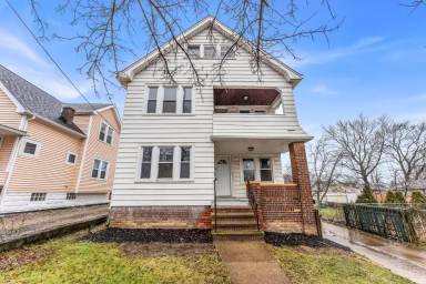 Main picture of 7902 Rosewood Ave