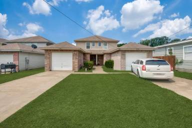 Main picture of 13706 Biggs St