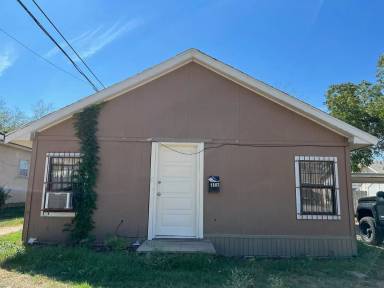Main picture of 1807 NW 24th St