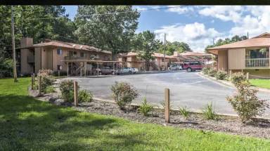 Main picture of 1100 Woodlawn Ave