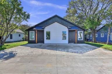 Main picture of 720 W Texas St