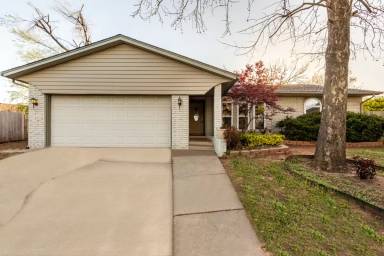 Main picture of 3800 NE 140th Terrace Cir