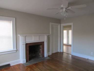 Main picture of 310 E Parkwood St
