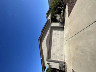 Main picture of 5 N 93rd Ave