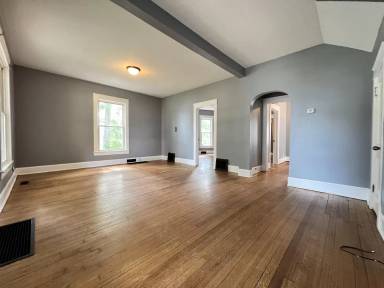 Main picture of 1748 A Ave NE