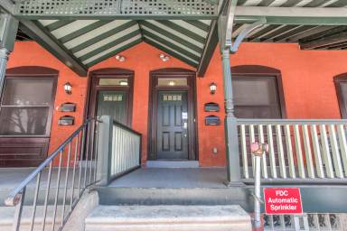 Main picture of 3922 Sansom St