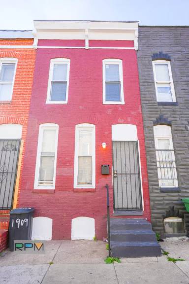Main picture of 1911 Christian St
