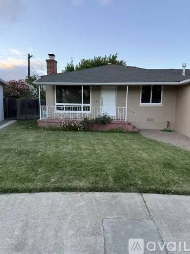 Main picture of 701 Poinsettia Ave