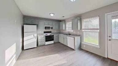Main picture of 401 SE Oak Ridge Dr