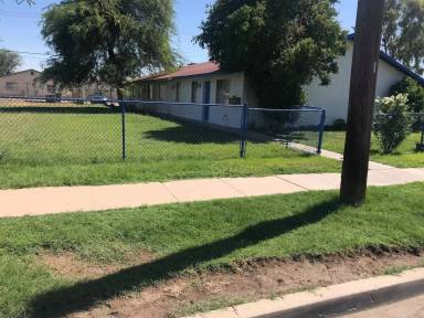 Main picture of 321 W Orange Ave