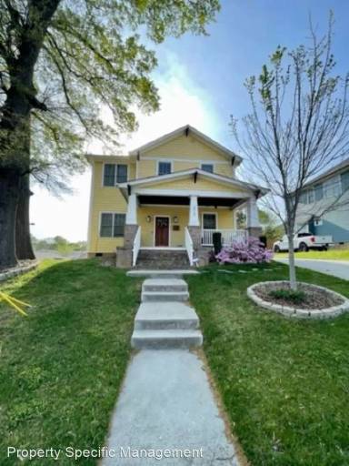 Main picture of 223 N Elizabeth St