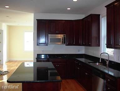 Main picture of 15 Dimick St