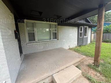 Main picture of 2326 S Fountain St