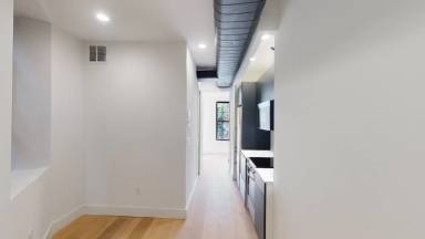 Main picture of 77 E 3rd St