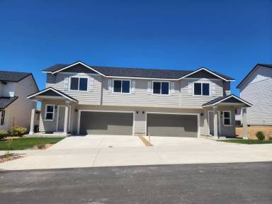 Main picture of 922 SE Starview Ave