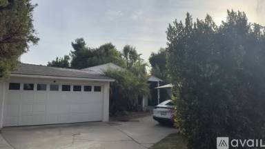 Main picture of 22738 Burbank Blvd