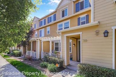 Main picture of 704 Flathead River St