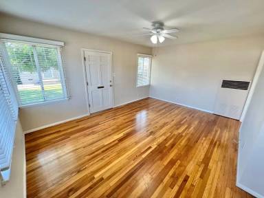 Main picture of 2209 Grand Ave