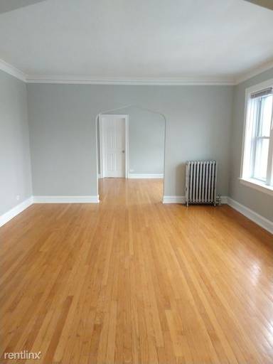 Main picture of 7556 N Claremont Ave
