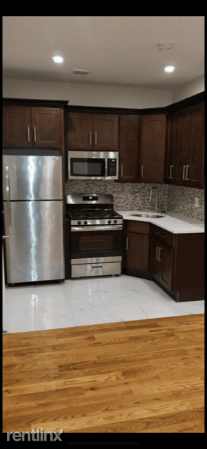 Main picture of 164 E 96th St