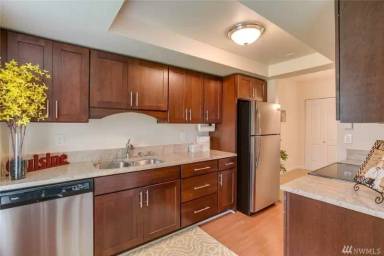 Main picture of Sammamish Bluffs Condominiums