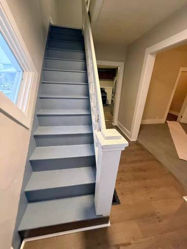 Main picture of 689 Kling St