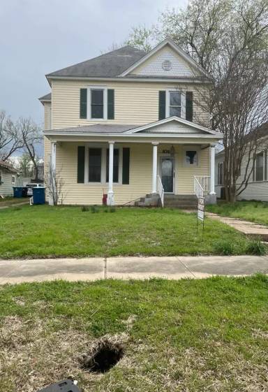 Main picture of 1018 W Sears St