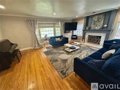 Main picture of 6618 Moore Dr