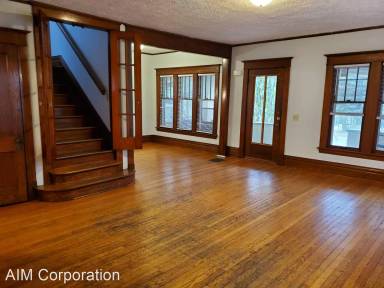 Main picture of 928 W Lovell St