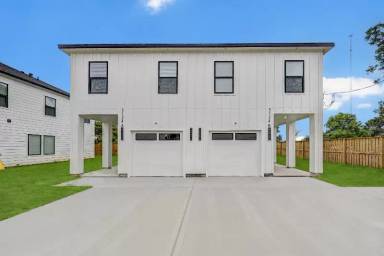 Main picture of 5124 Gold St