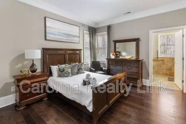 Main picture of Thompson Rd