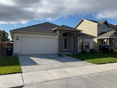 Main picture of 3011 NE Red Oak Dr