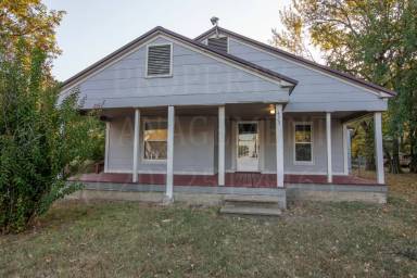 Main picture of 425 N Delaware St