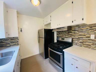 Main picture of 1339 Barry Ave