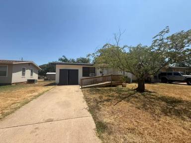 Main picture of 1317 S Crockett Dr