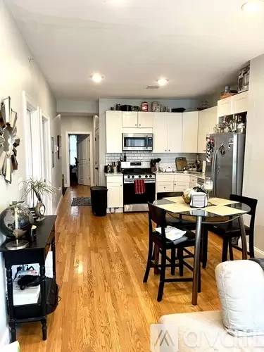 Main picture of 170 West Ninth - 2